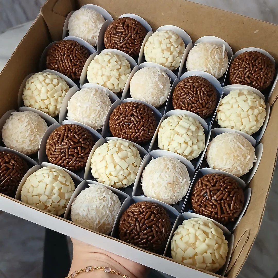Caixa com 25 brigadeiros